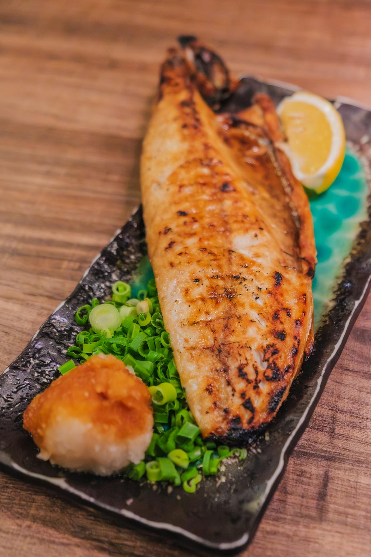 Grilled mackerel with lemon